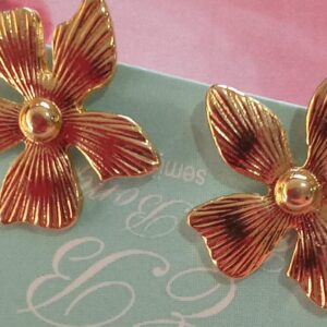 brincos dourados de flor