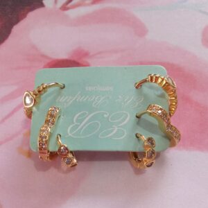 brinco dourado em forma de coração