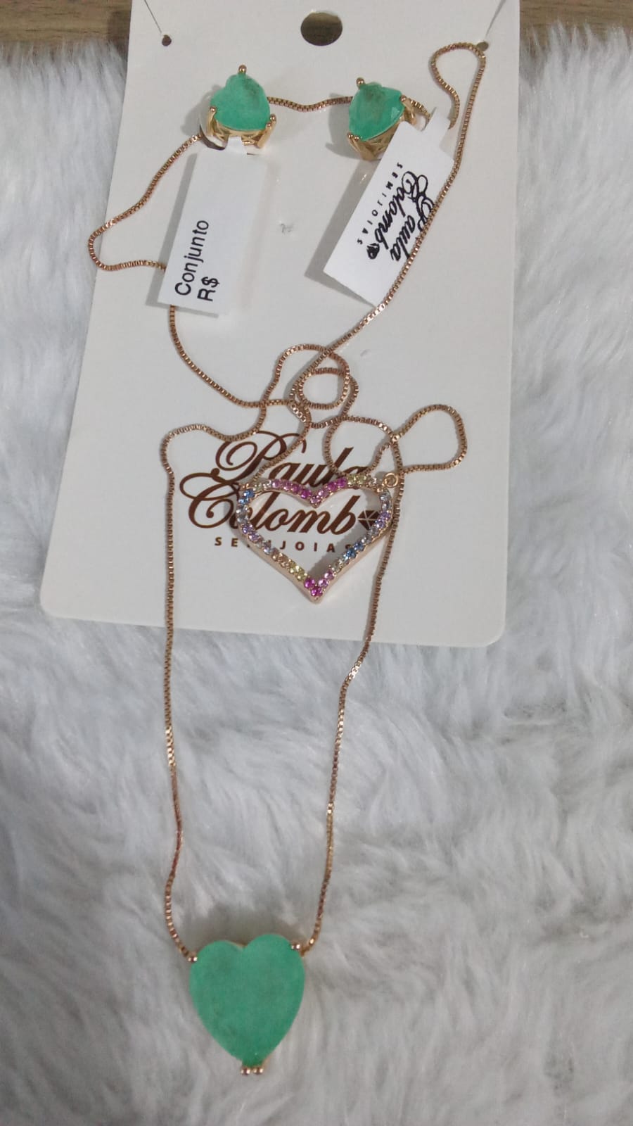 colar dourado com coração